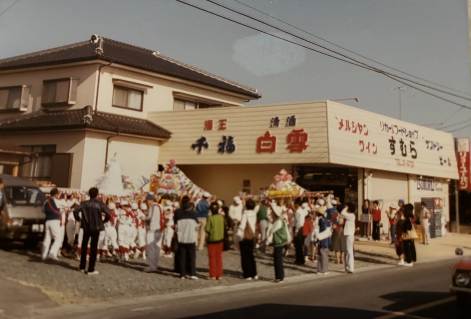 祭りの日の店先
